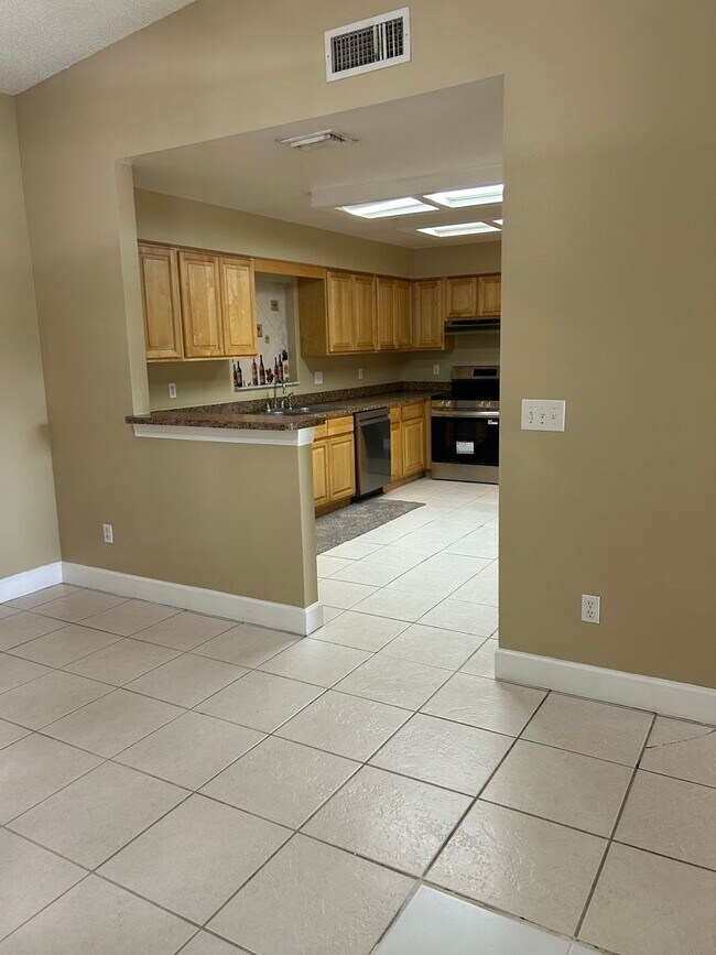 Building Photo - JUST LISTED -5 BEDROOM + BONUS ROOM - DELTONA NO PETS ALLOWED