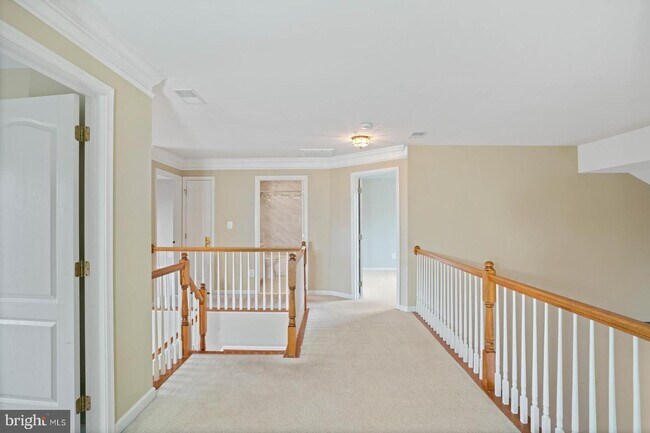 Building Photo - 43513 Lucketts Bridge Cir