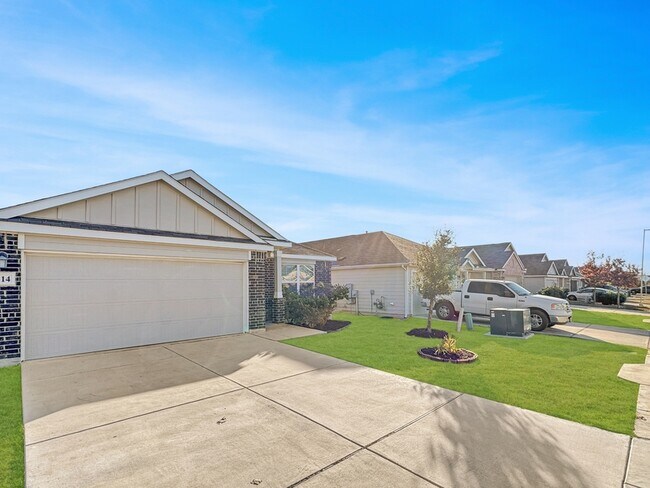 Building Photo - 9714 Marbach Hl