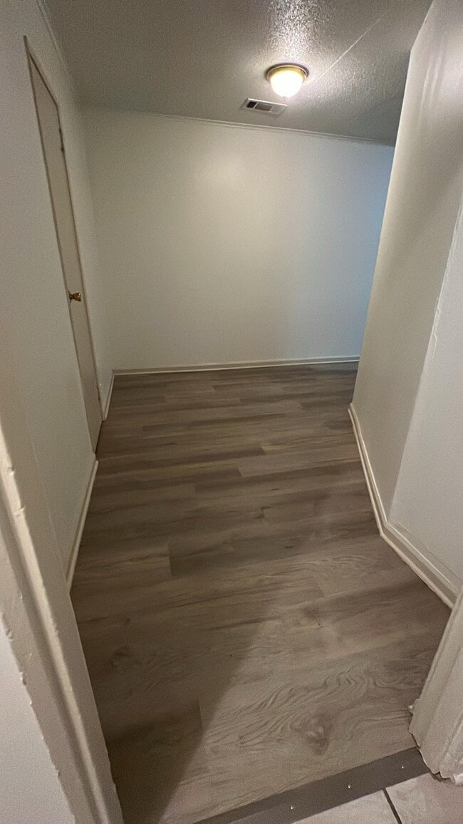 Building Photo - 791 Par Ave