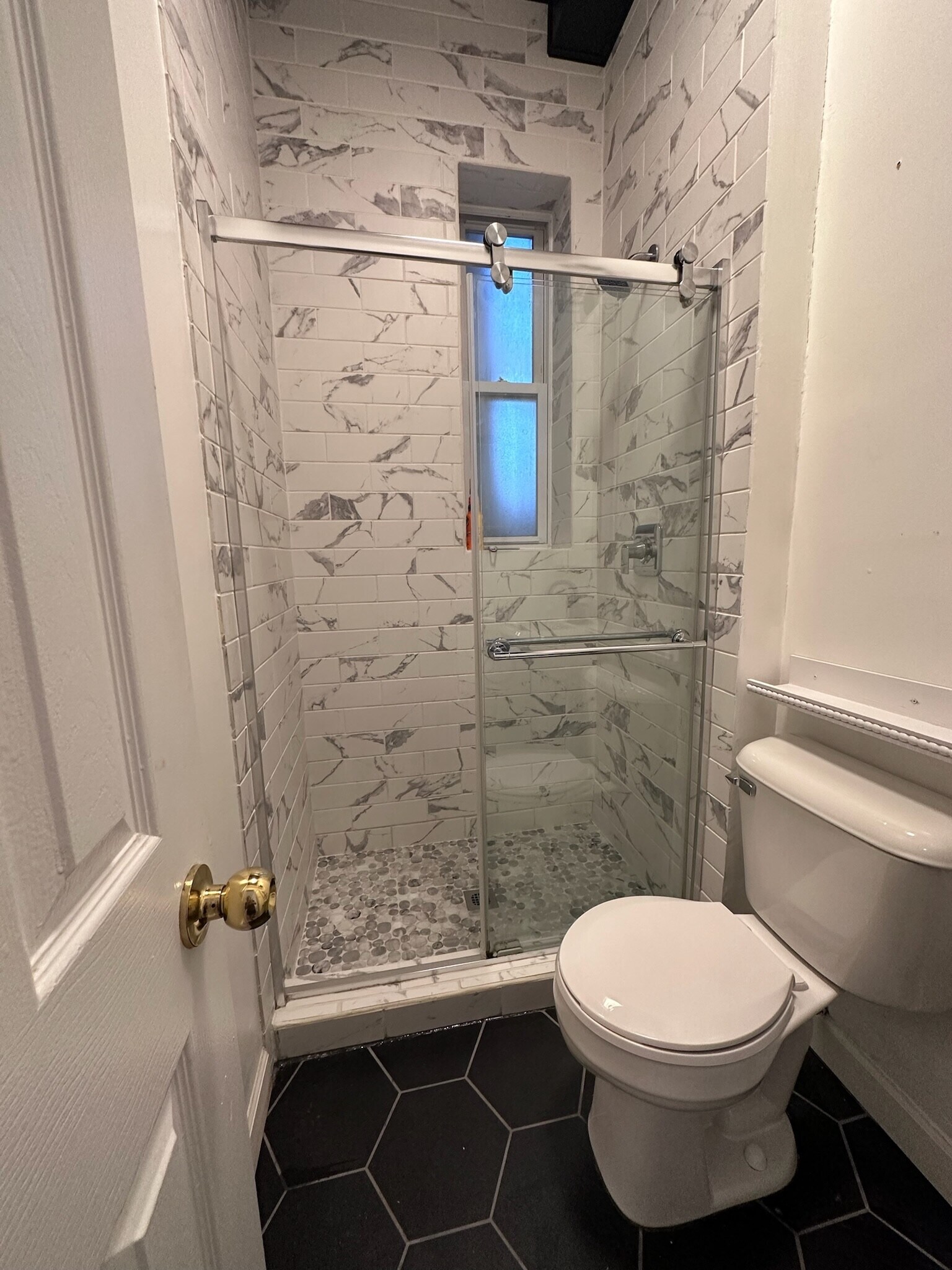 bathroom - 1047 N California Ave