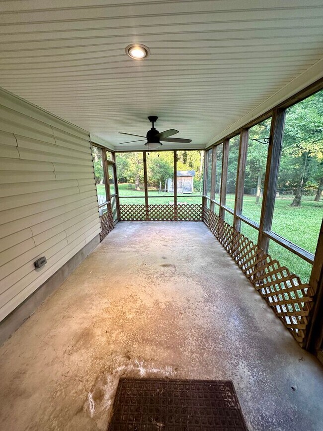 Building Photo - 3 Bedroom House on One Acre of Land!