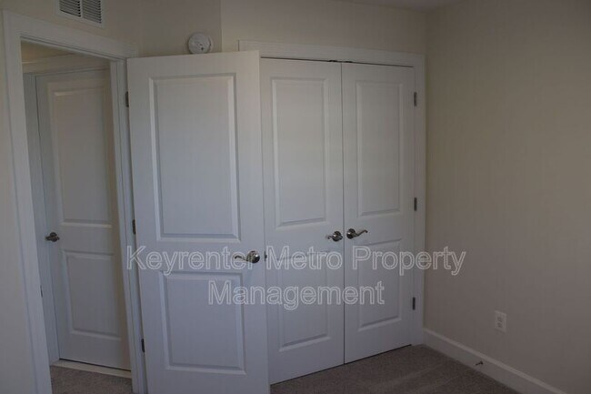 Building Photo - 2736 Pinebrook Rd