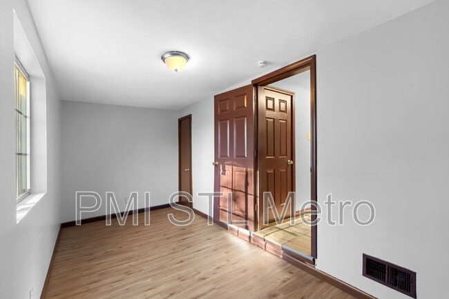 Building Photo - 2546 Main St