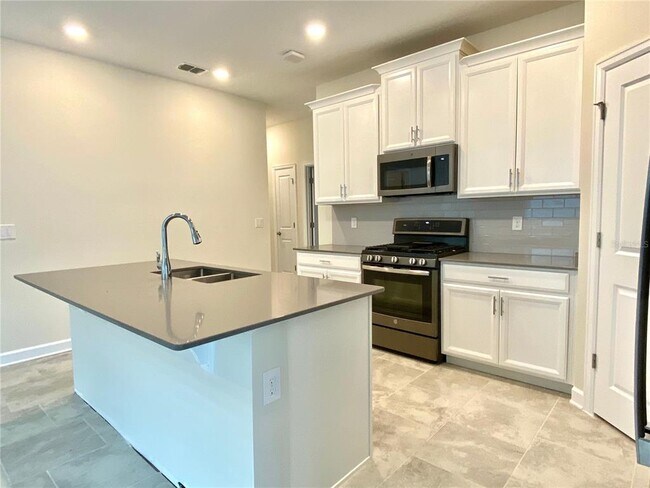 Building Photo - 1312 Oak Crest St