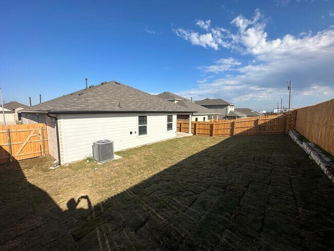 Building Photo - 113 Briggs Ln
