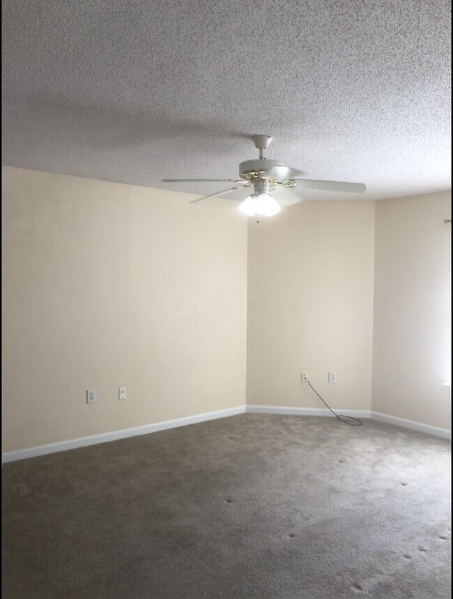 Building Photo - 2407 James St