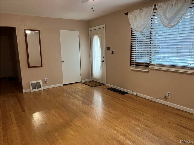 Building Photo - 415 Roanoke Dr