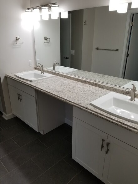 Building Photo - 6732 Worth Ave