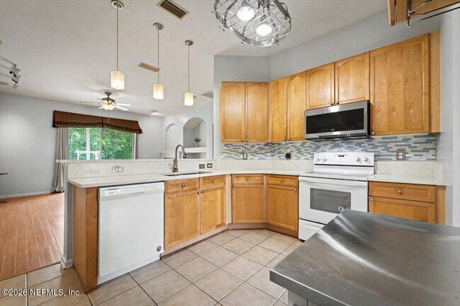 Building Photo - 711 Sid Dr