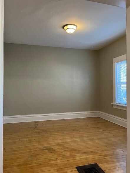 Building Photo - 2139 S Aldrich St