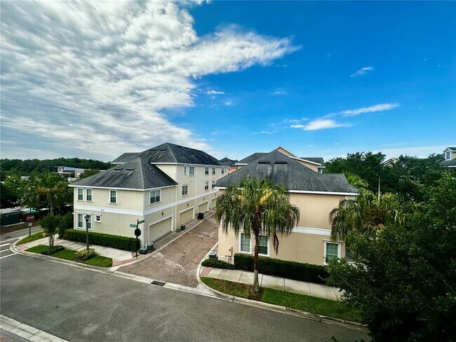 Building Photo - 373 Old Farm Ln