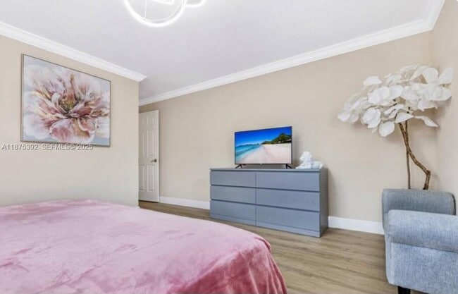 Building Photo - 5740 NE 19th Ave