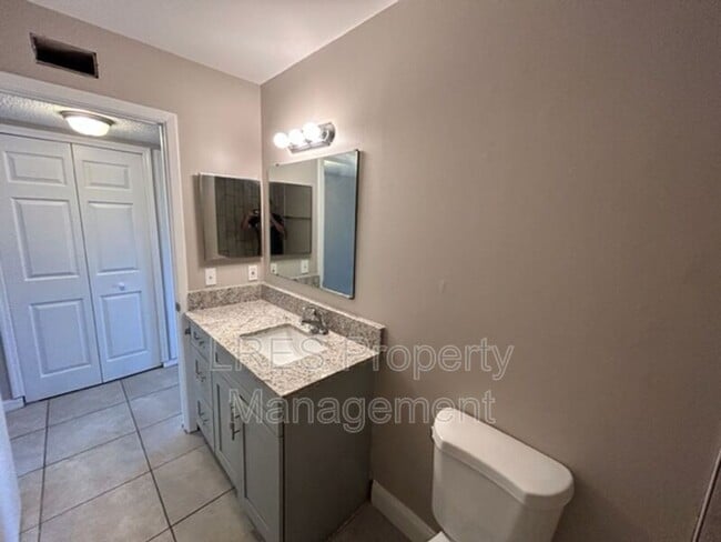 Building Photo - 605 Northlake Blvd