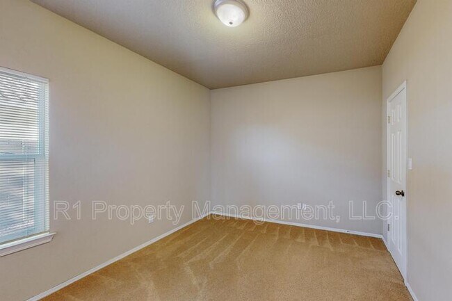 Building Photo - 9801 Basha St NW