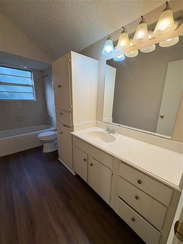 Building Photo - 828 Misty Glen Dr