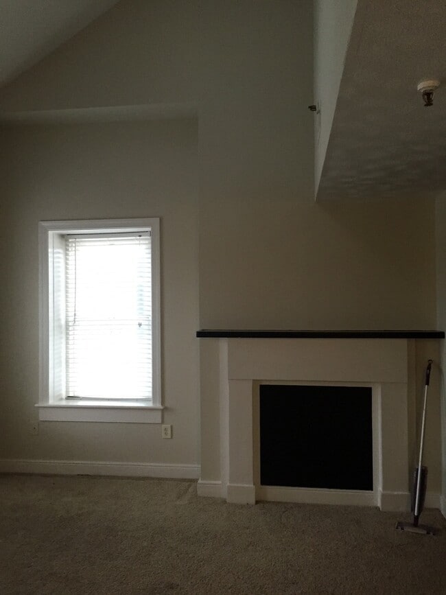 Building Photo - 1731 E Main St