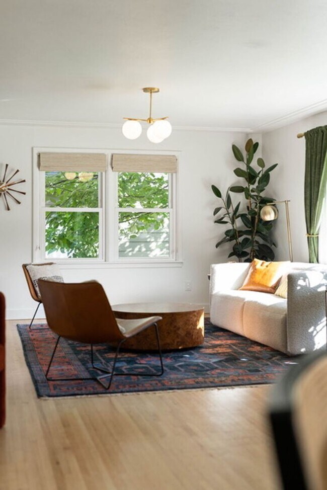 Building Photo - Beautiful Single Family Home!