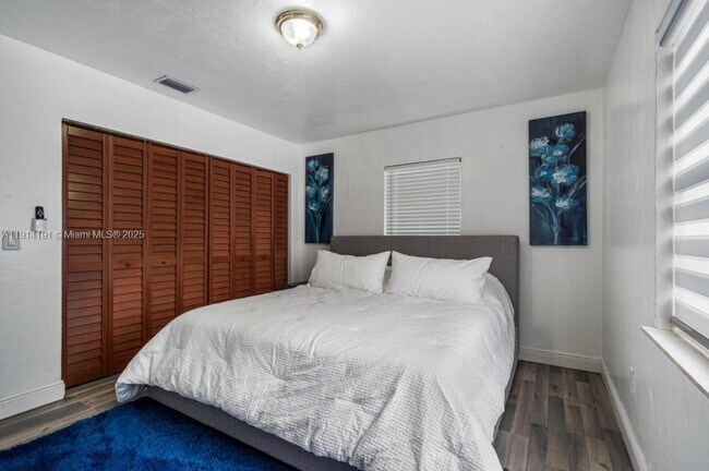 Building Photo - 1021 NW 37th Ave