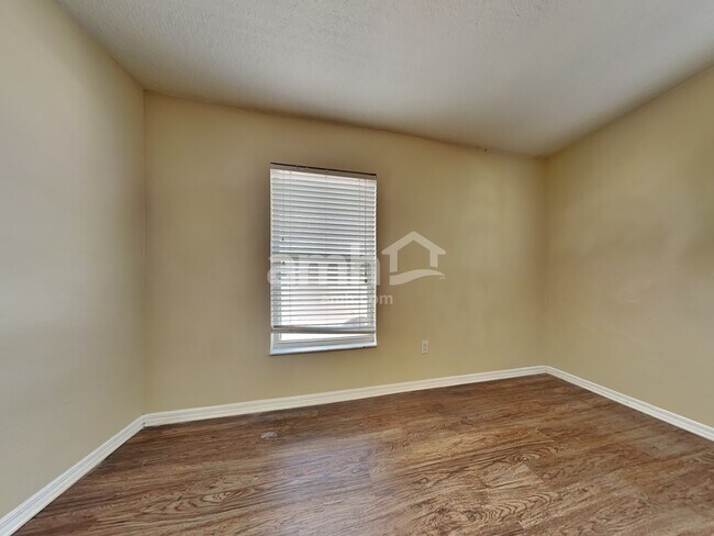 Building Photo - 5233 Mango Fruit St