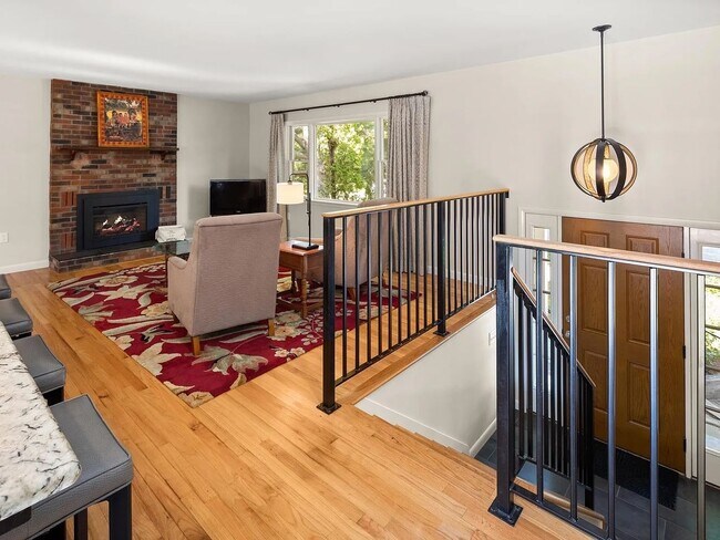 Building Photo - Modern Comfort on East Terrace — Perfect for Families or Professionals