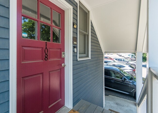 Building Photo - 110 Maple Pl