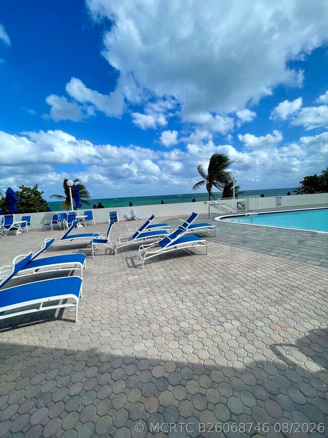 Building Photo - 4250 Galt Ocean Dr
