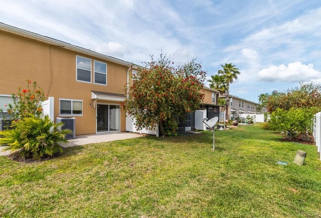Building Photo - St Augustine Living!