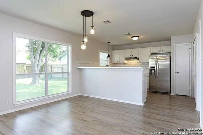 Building Photo - 3-Bedroom Home in Kirby Ready for Move-In!