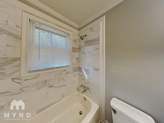 Building Photo - 5575 Oglesby Rd