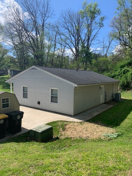 Building Photo - 7413 Spout Hill Rd