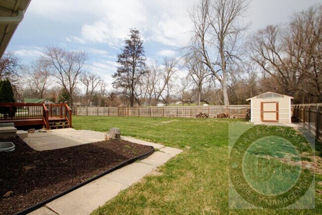 Building Photo - Huge 4-bedroom, 4-bath home