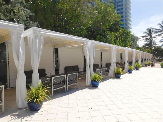 Building Photo - 3001 S Ocean Dr