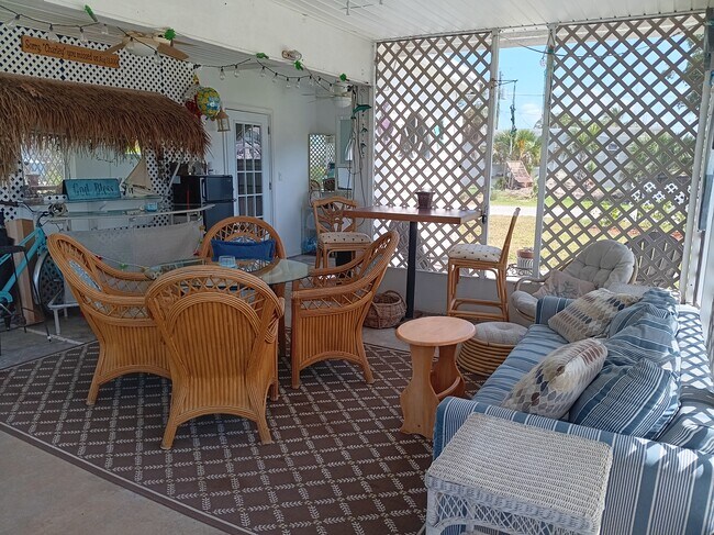The Lanai/ Tiki Bar - 12890 Spencer St