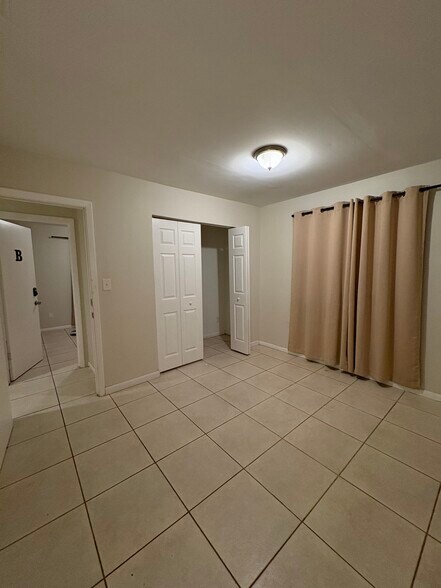 Building Photo - 4928 Shoshone St