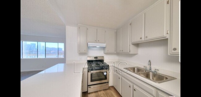 Primary Photo - 829 N Bunker Hill Ave.