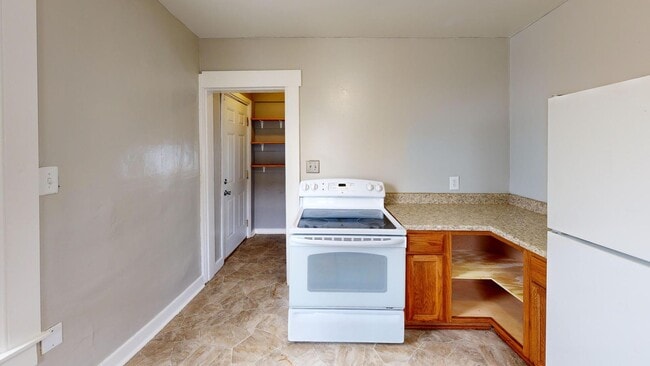 Building Photo - Spacious 3 Bedroom Home for Rent Near Downtown Toledo