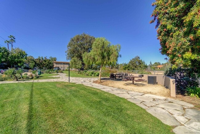 Building Photo - 9175 Campina Dr