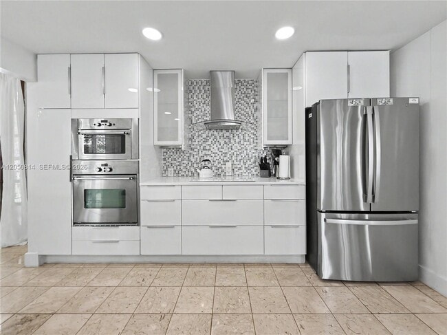 Building Photo - 2124 Fisher Island Dr
