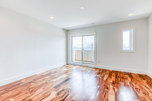Building Photo - 740 S Christopher Columbus Blvd