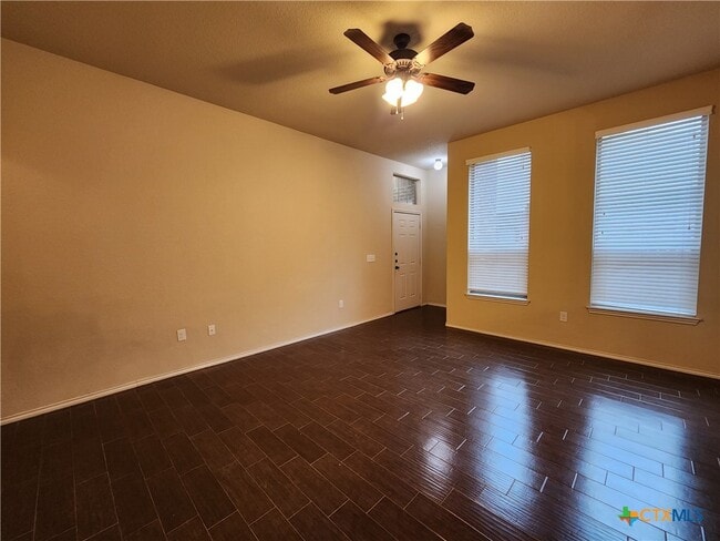 Building Photo - 622 Creekside Cir