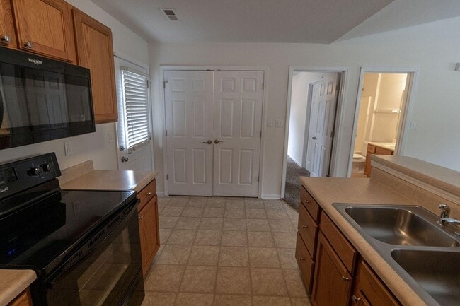 Building Photo - 3300 E St Charles Rd