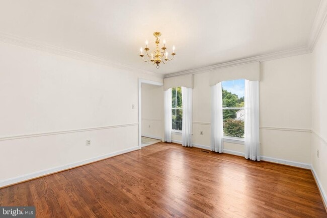 Building Photo - 1130 20th St S