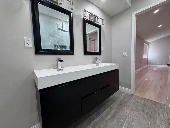 Building Photo - Beautifully remodeled 4 bedroom house in prime Woodland Hills Neighborhood