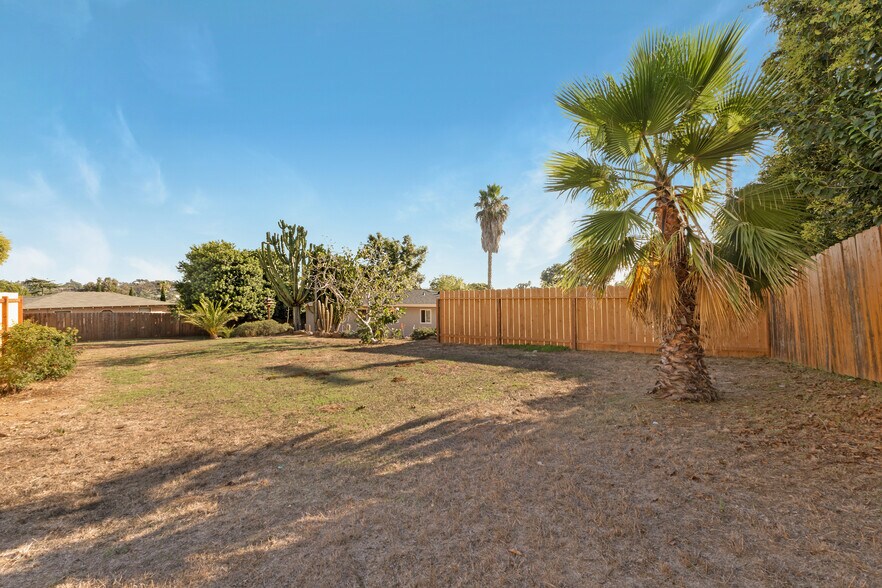 Building Photo - 205 Plymouth Dr