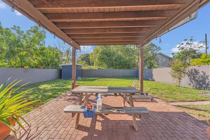 Building Photo - 818 Kaye St