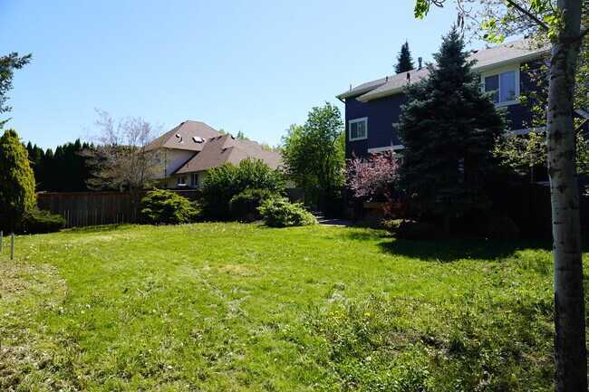 Plenty of space to play - 4311 E 41st Ave