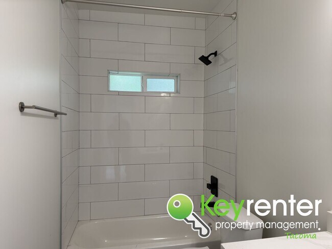 Building Photo - One of a Kind Remodeled House in Tacoma!