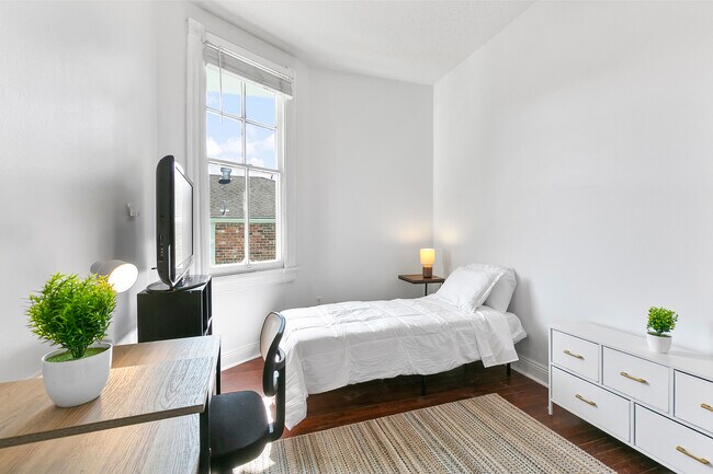 Building Photo - 2231 S Carrollton Ave