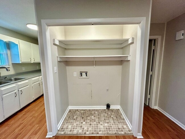Building Photo - Spacious 2-Bed 1-Bath in Mount Sterling!